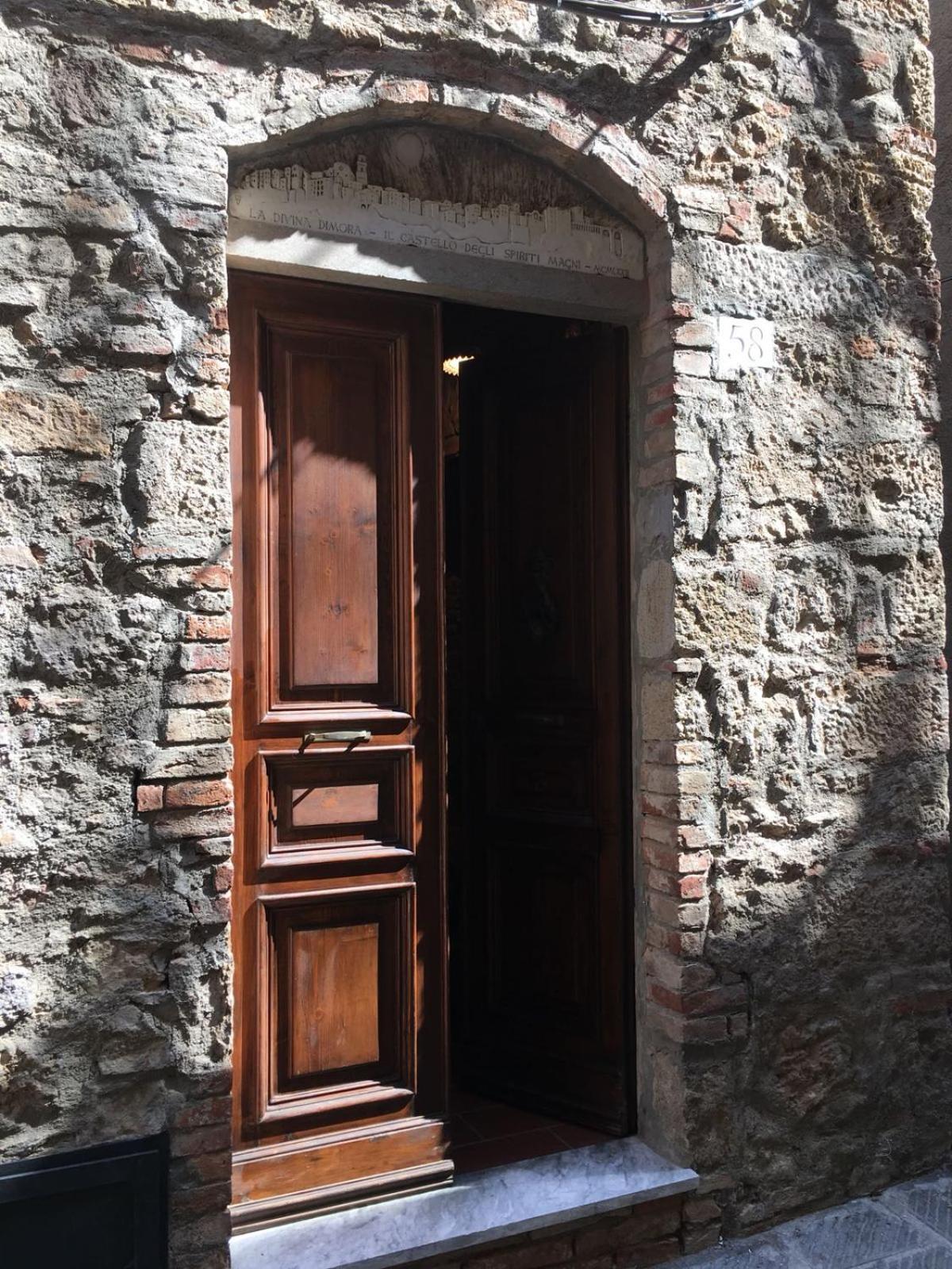 Appartamento La Divina Dimora Il Castello degli Spiriti Magni Montepescali Esterno foto